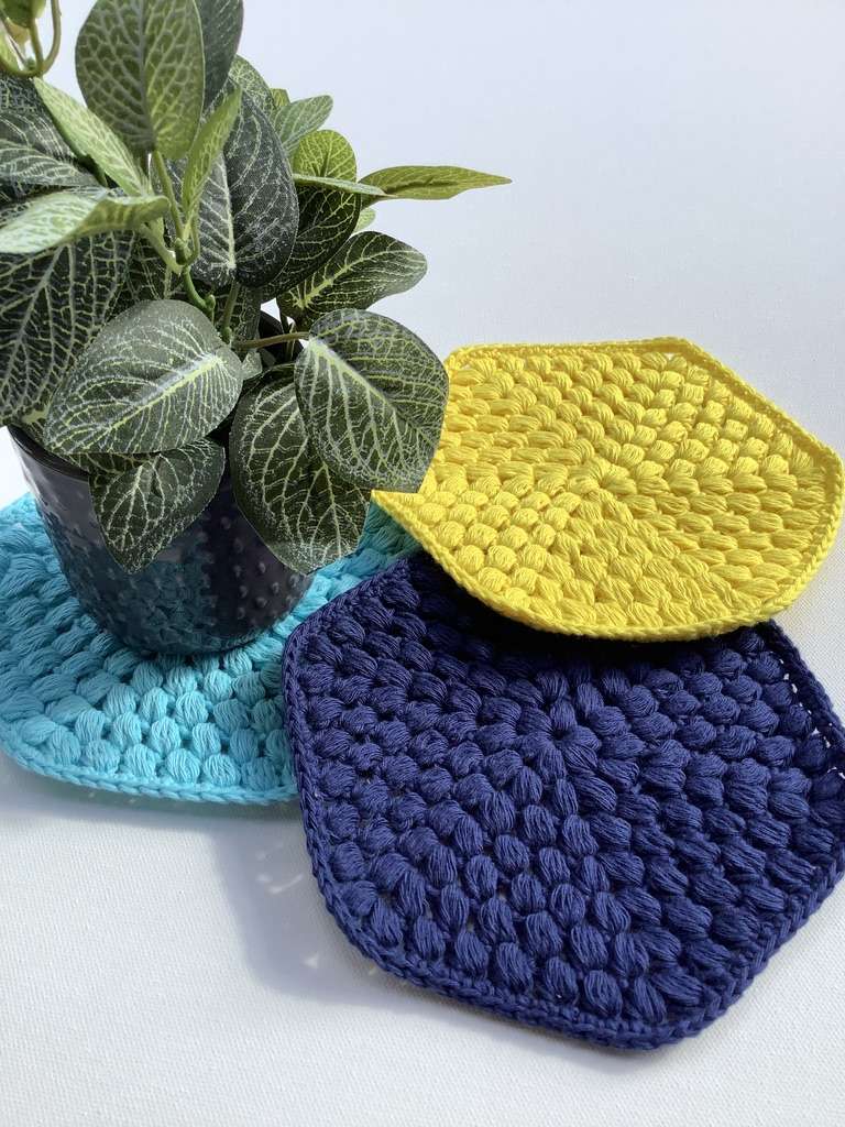 crochet-pot-holder-with-plant