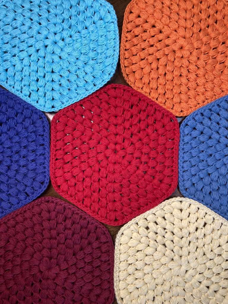 crochet-pot-holders-in-different-colours